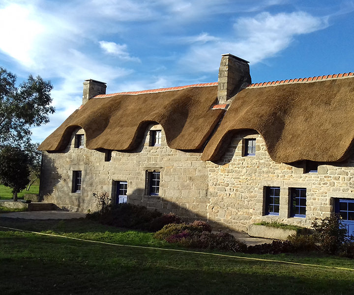Rénovation toit chaume Bretagne
